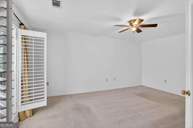 Building Photo - 27207 Plantation Dr NE