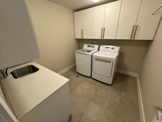 Building Photo - Perfect Sloan Lake Home with all the features and great views