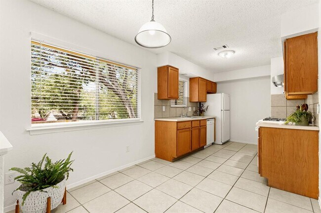 Building Photo - 7908 Peaceful Hill Ln
