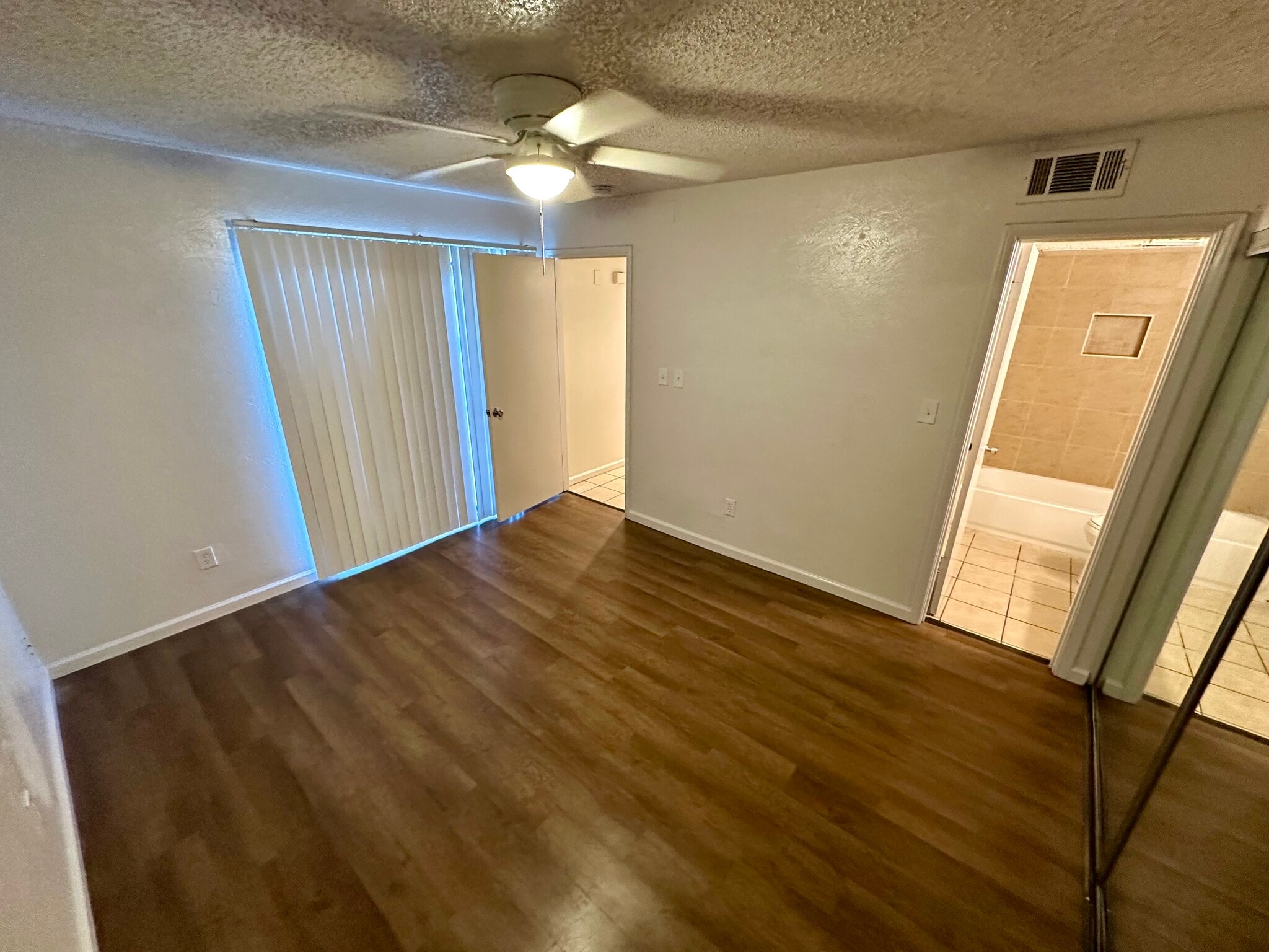 Primary Bedroom - 644 Bellaire Dr