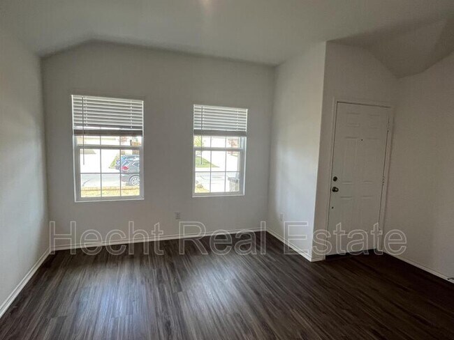 Building Photo - 283 Silver Glen Dr