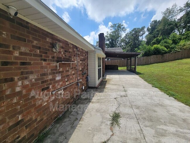 Building Photo - 3737 Woodcock Dr