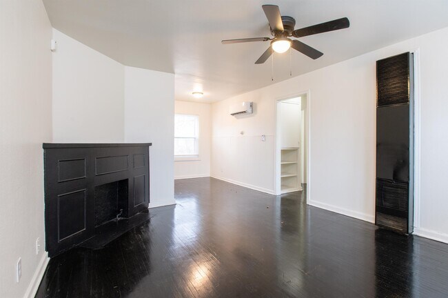 Building Photo - 802 N Minnesota St