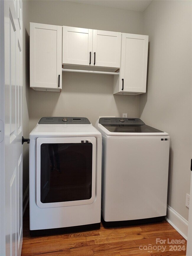 Building Photo - 1129 Park West Dr