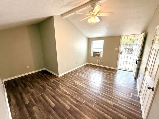 Building Photo - 602 Lovett Ave