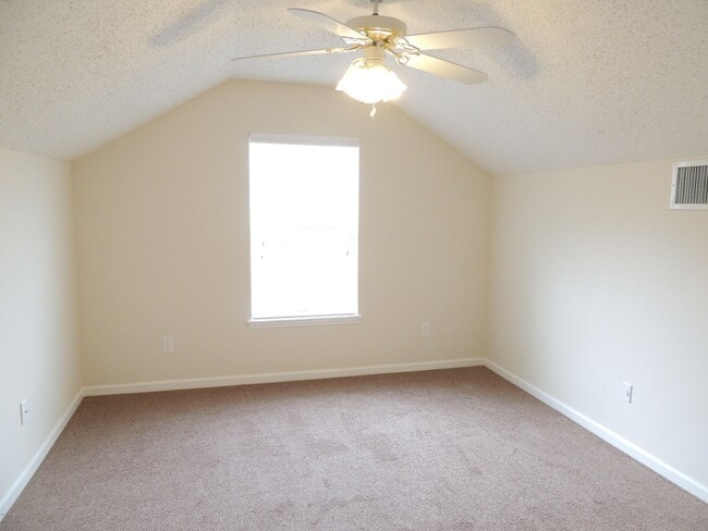 Building Photo - 3150 Highland Grove Dr