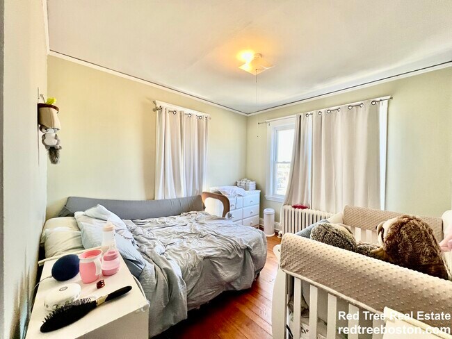 Building Photo - 8 Perkins St