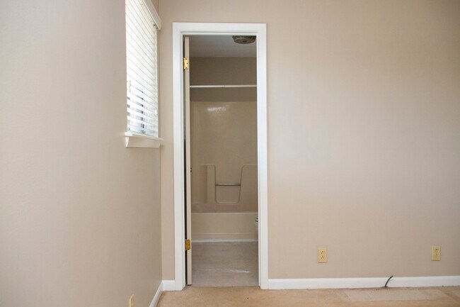 Building Photo - Heart of Madison City! Madison City Schools!