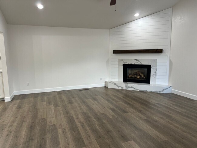 Building Photo - South Salinas Monterey Park Home