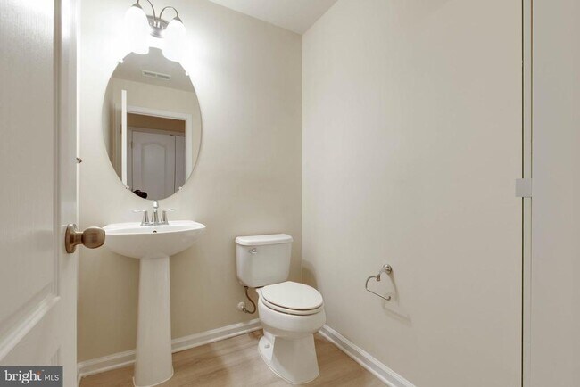 Building Photo - 1919 Beckman Ter