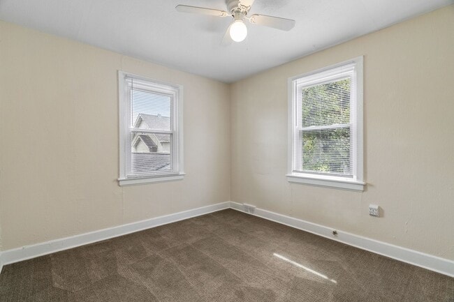 Building Photo - Portsmouth 2 bedroom -Ready Now