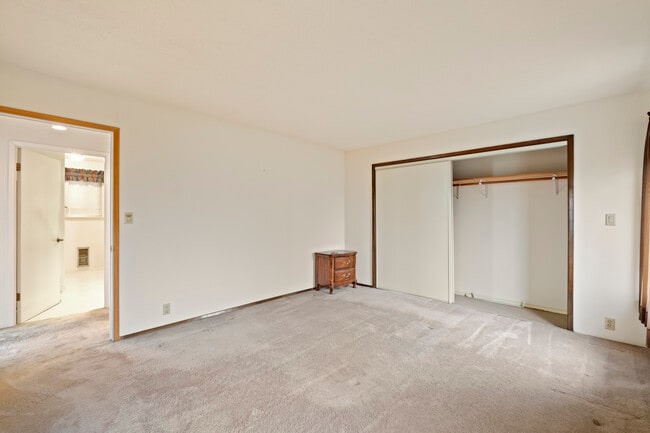 Building Photo - 414 E 32nd St