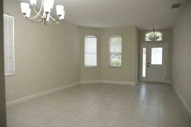 Building Photo - 4943 Solimartin Dr