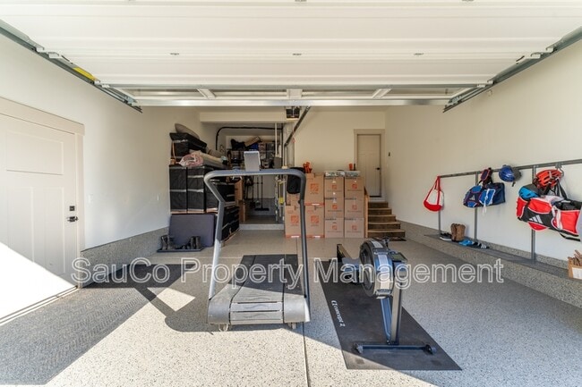 Building Photo - 35471 Portland View Dr