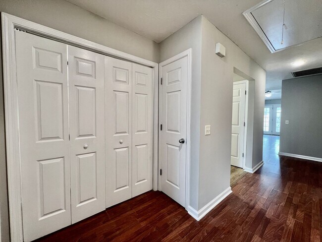 Building Photo - 3 bedroom 2 bath townhome in Towne Park