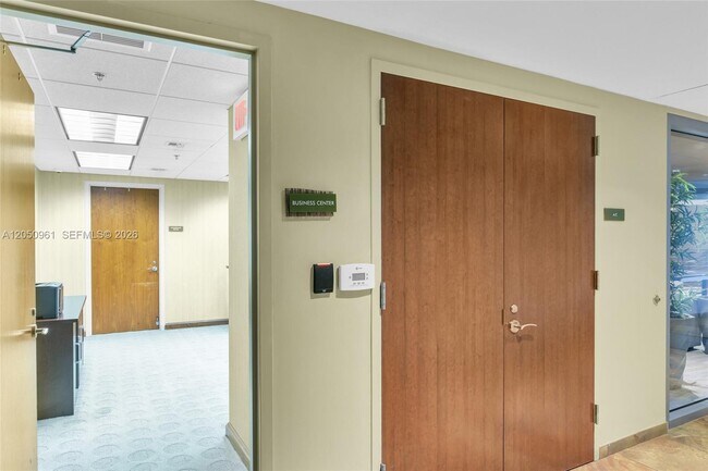 Building Photo - 2681 N Flamingo Rd