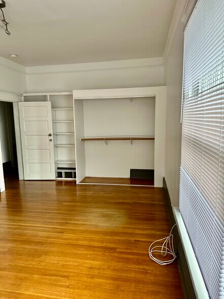 Building Photo - 2824 Menlo Ave