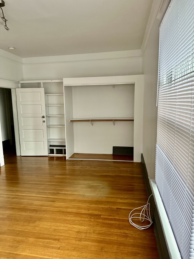 Building Photo - 2824 Menlo Ave