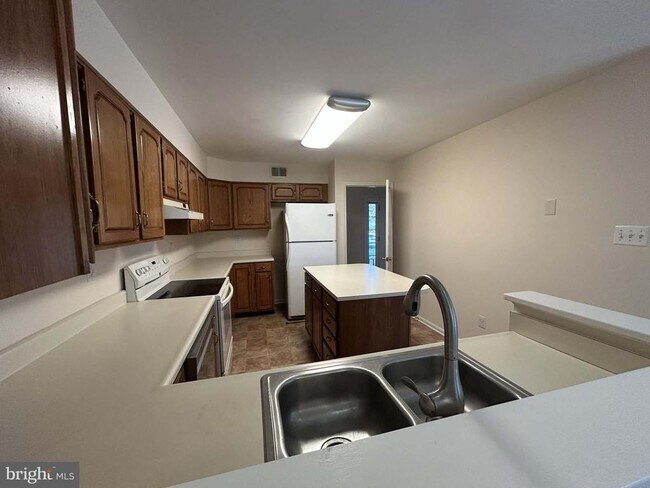 Building Photo - 506 Dunbarton Ct