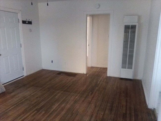 Building Photo - FOR LEASE | 2 Bd 1 Ba Home | Taft