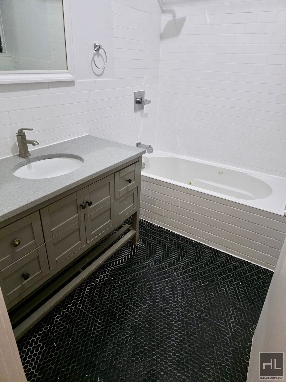 Building Photo - 3BR 1BA Massive Backyard w/ Performance Stage