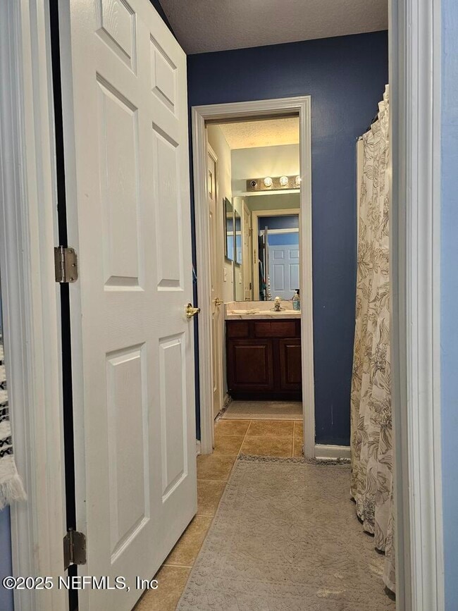 Building Photo - 3728 Southbank Cir