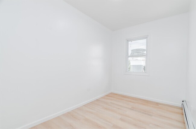 Building Photo - 147 Ave E