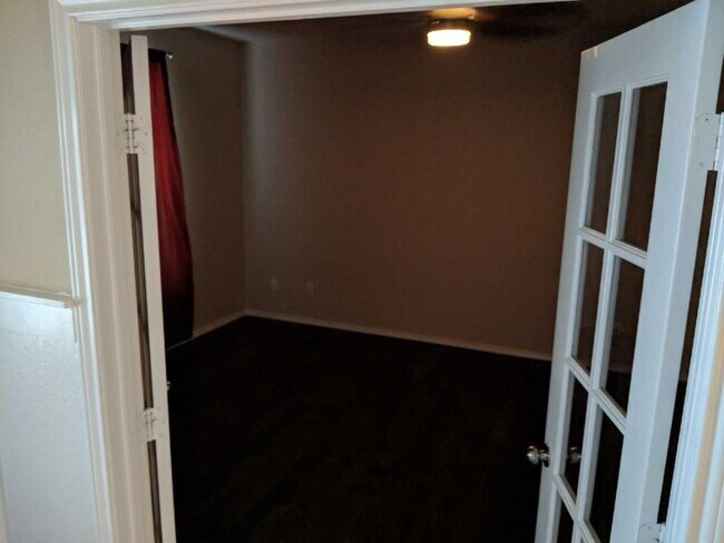 Building Photo - 2960 Nicholas Cove