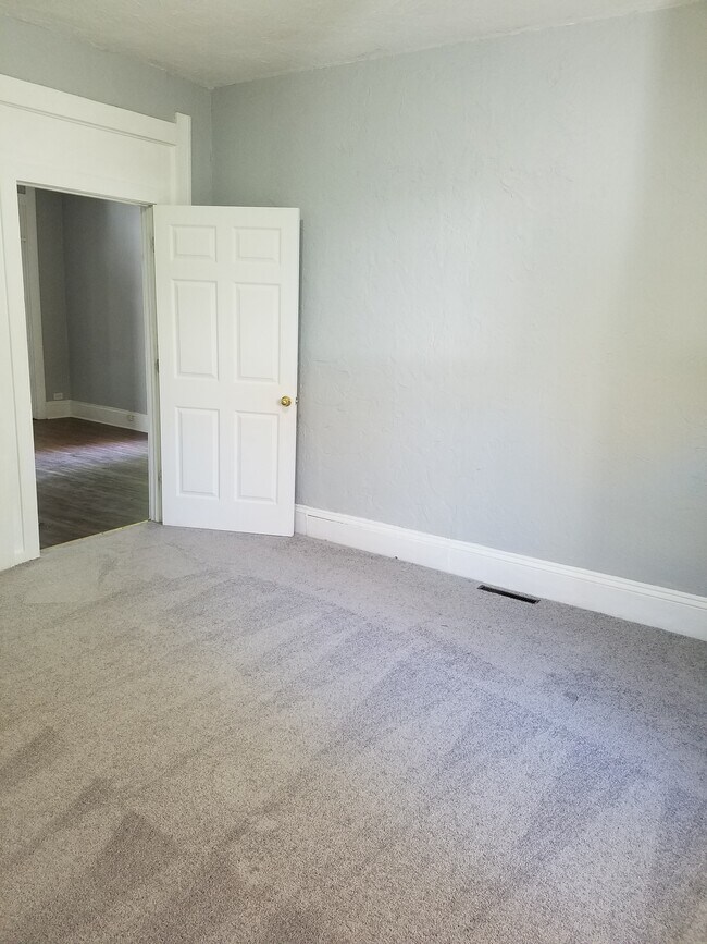 Building Photo - 618 Cottage Ave