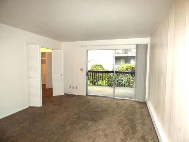 Building Photo - Rent Special: 1/2 Off April's Rent!! - Downstairs 2 Bedroom Unit