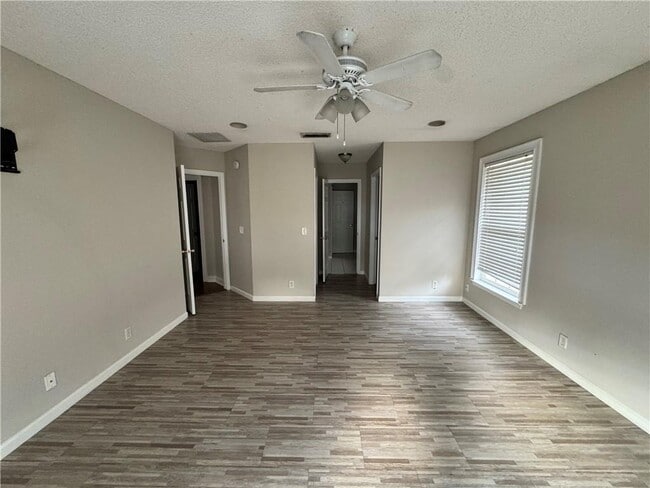 Building Photo - 183 Wood Crest Cir