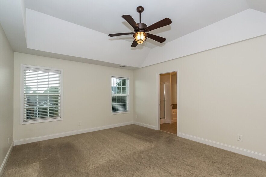 Building Photo - 122 The Blvd