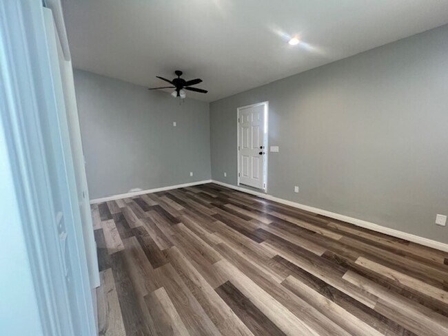 Building Photo - Beautiful, Single ADU located in Reseda! Ready for Move-In!