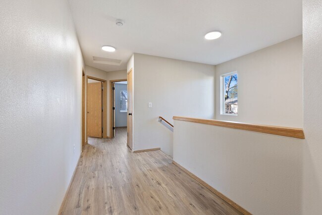 Building Photo - 4 Bed | 2.5 Bath Home with Garage, Yard & Modern Updates – SE Portland