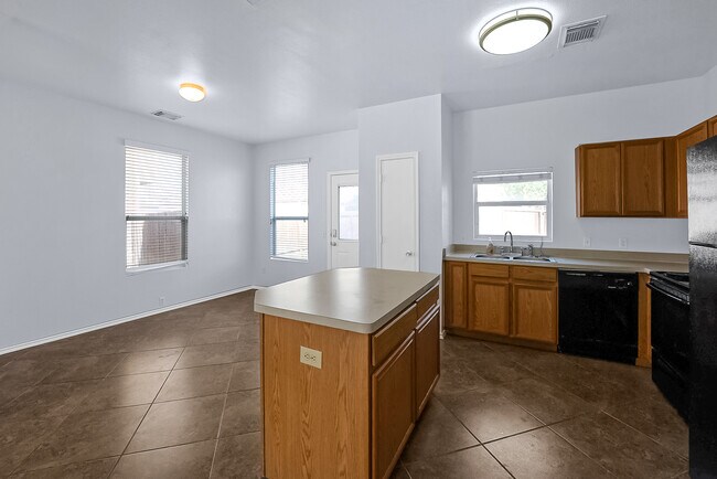 Building Photo - 6011 Midcrown Dr E