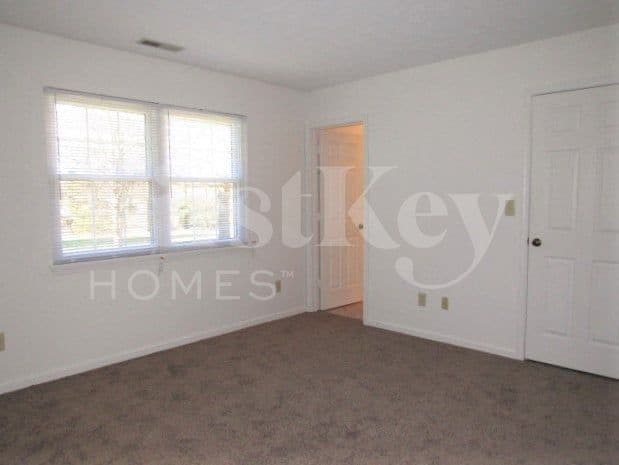 Building Photo - 7226 N Orchard Dr