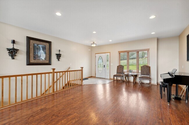 Building Photo - 5-bedroom, 3-bathroom furnished home in Kalispell, Montana!