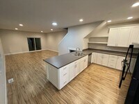 Building Photo - 1401 E Hardcastle Ave