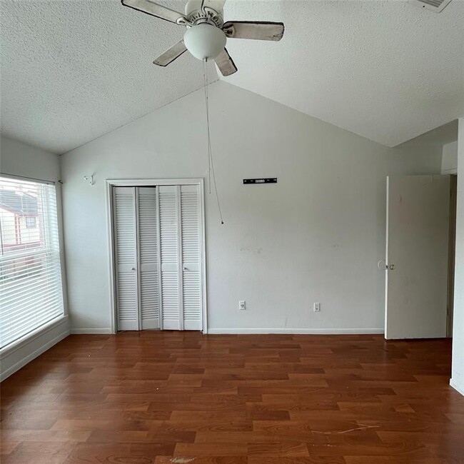 Building Photo - 7700 Creekbend Dr