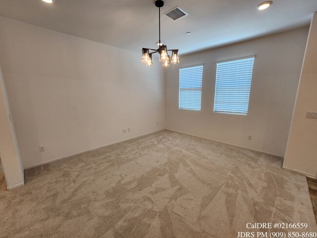 Building Photo - PRICE LOWERED! Fontana 4 Bedroom Home