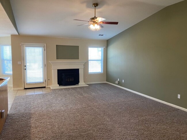 Building Photo - 4 bedroom single story in Manteca!