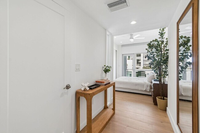 Building Photo - 1343 4th St