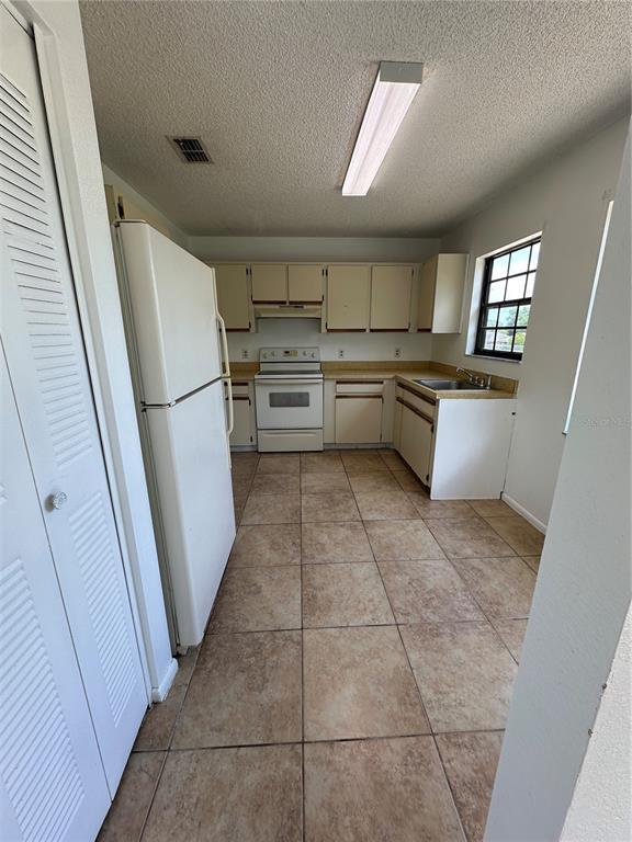 Building Photo - 59 Hickory Track Way