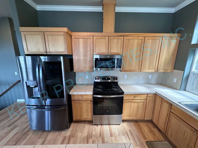 Building Photo - THE FIRST FULL MONTH'S RENT IS FREE! Charming 3-Bedroom Tri-Level Retreat in Estacada with Spacio...