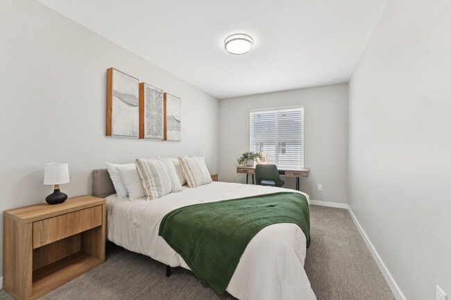 Bedroom Photo 01 - Wall Art Request - Equinox on Lincoln
