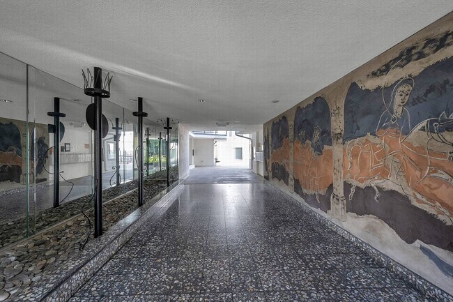 Building Photo - North of Sunset, Large 1 bed unit