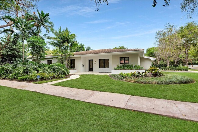Building Photo - 950 Bayamo Ave