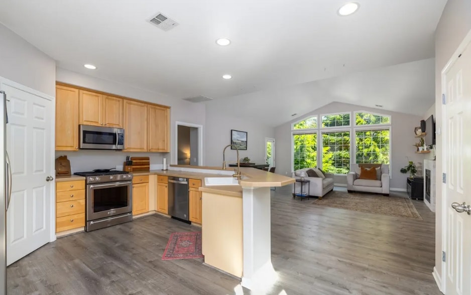 Building Photo - 3301 Park Ln