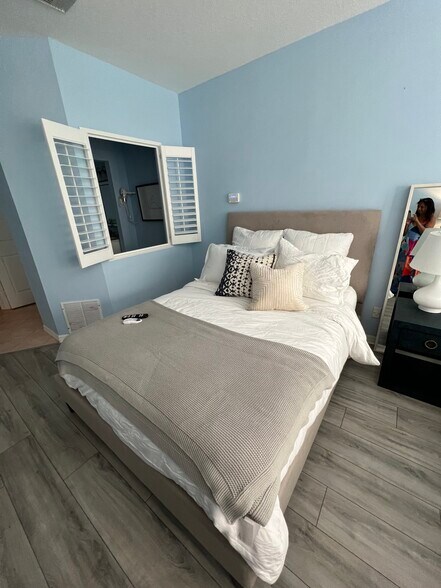 Building Photo - 10067 Perfect Dr