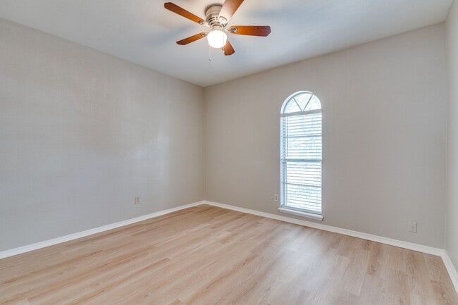 Building Photo - 3 Bed/2 Bath Hidden Treasure in Garland